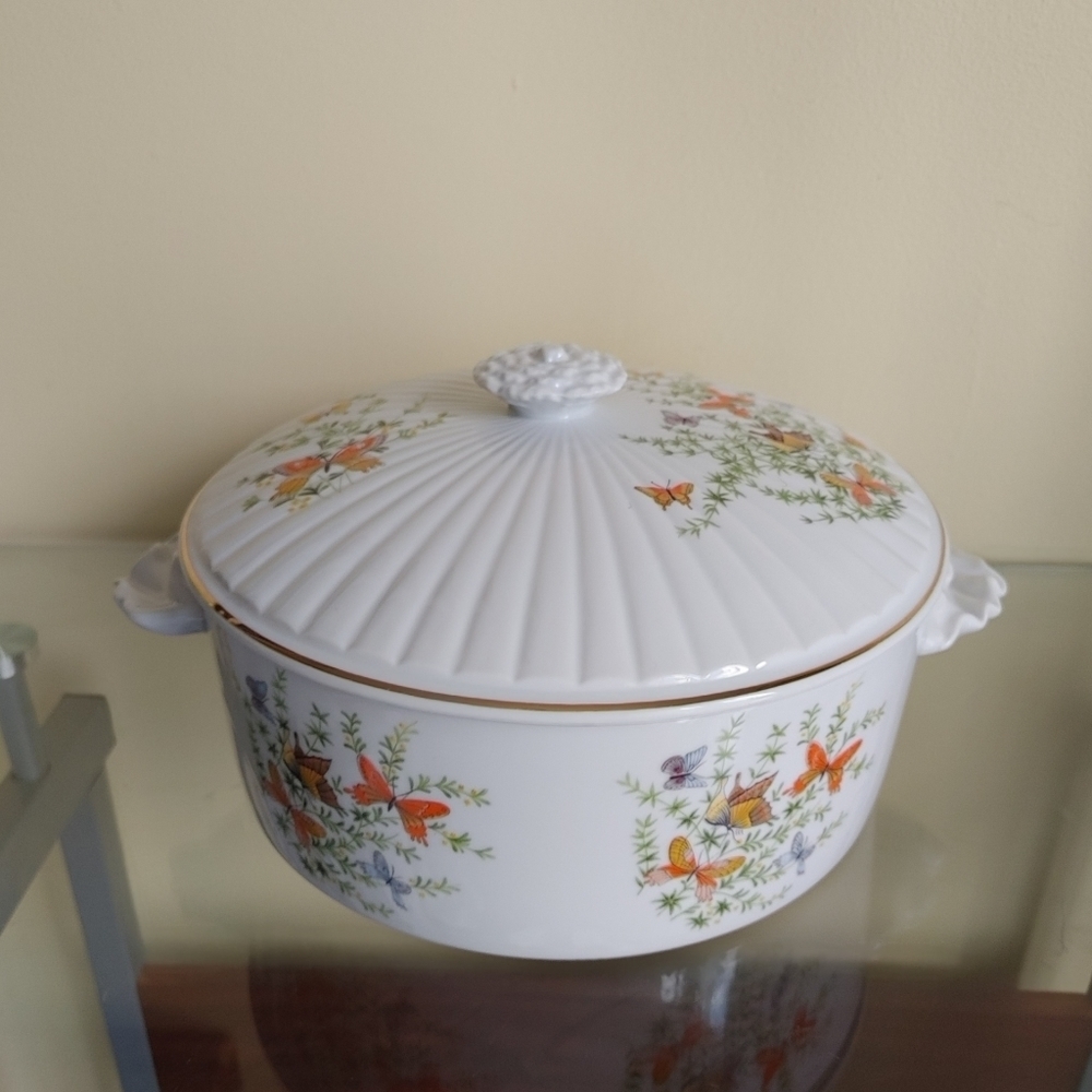 Vintage Oven‎ to Table Porcelain 1.5 qt Covered Casserole Dish.